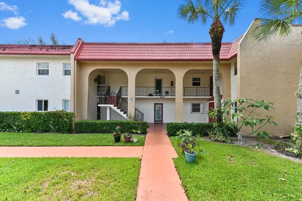 Golden Lakes Village (368 Lake Frances) in West Palm Beach, Florida