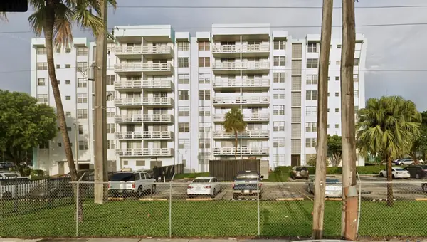 Parkway Towers Building 1 in Miami, Florida