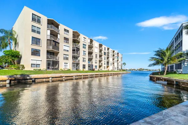 Hidden Harbour of the Palm Beaches in Lantana, Florida