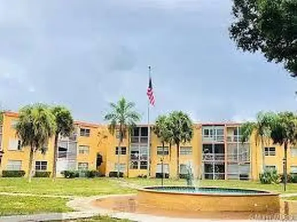 Heritage Circle, Deerfield Beach