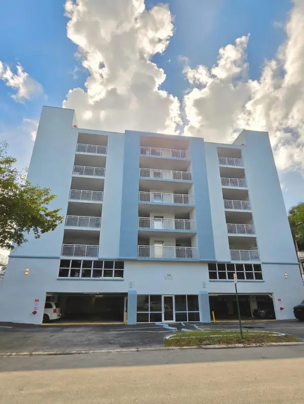 Venice Isle Tower in Fort Lauderdale, Florida