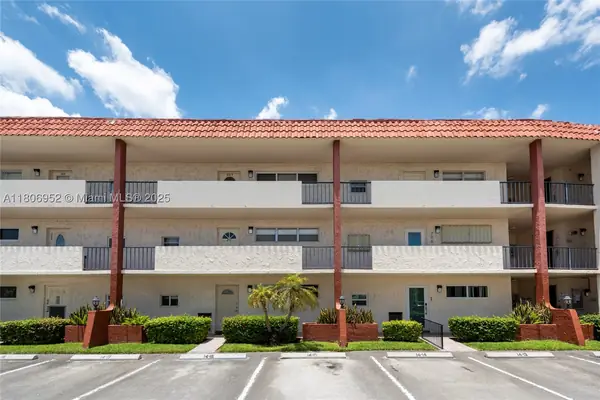 Hollybrook Golf (9420 S Hollybrook Lake) in Pembroke Pines, Florida