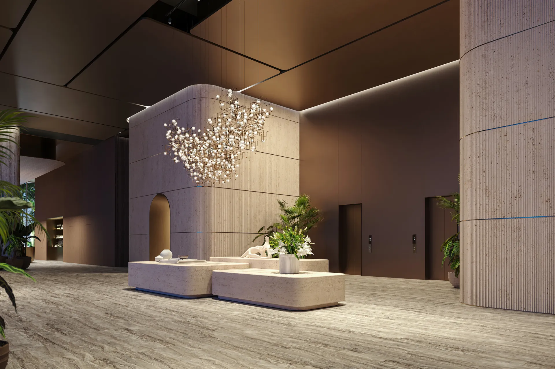 1428 Brickell — vestíbulo de ascensores, con columnas de travertino y araña de cristal