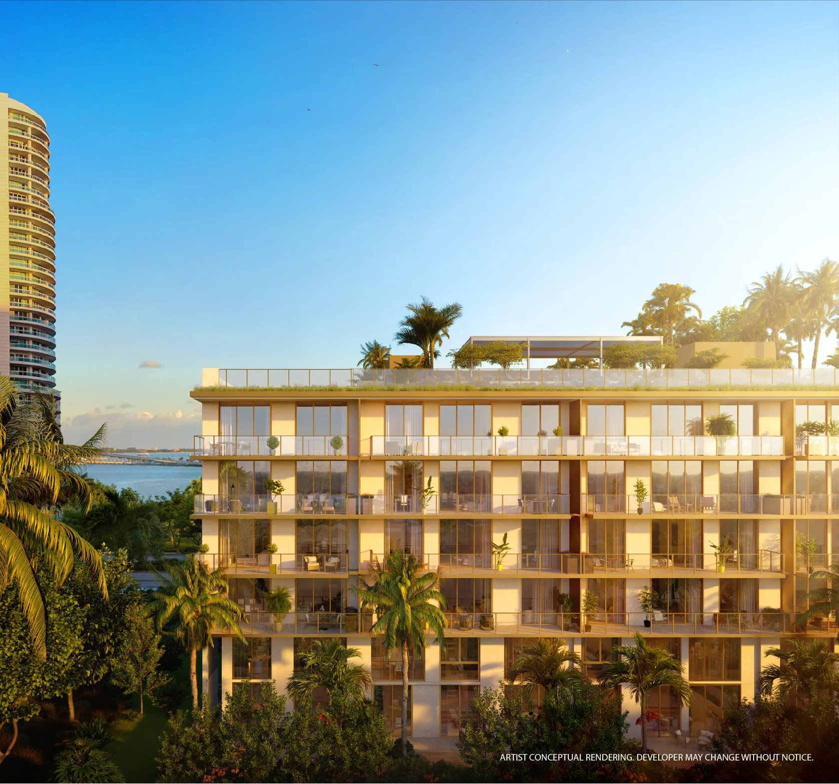 2200 Brickell — esquina del edificio al atardecer, con las residencias iluminadas y la bahía de Biscayne al fondo