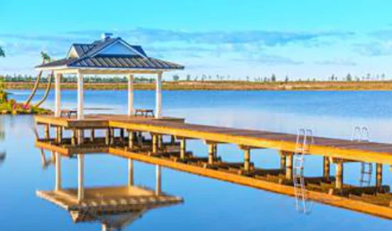Arden — muelle de pesca sobre el lago al atardecer