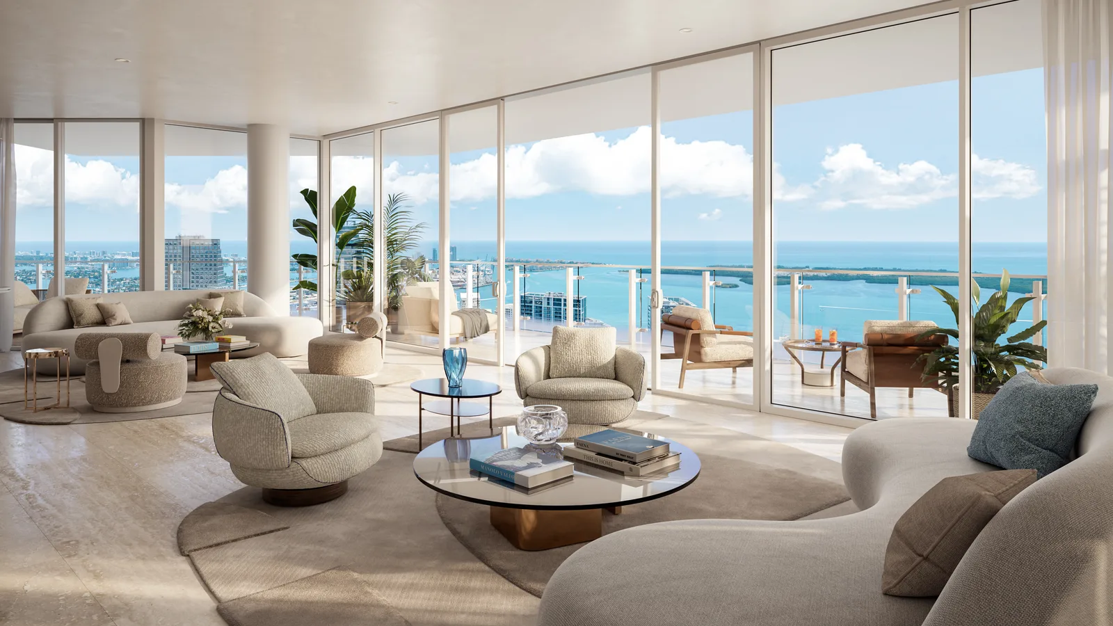 Sala de una residencia con ventanales de piso a techo y vista panorámica a la bahía de Biscayne