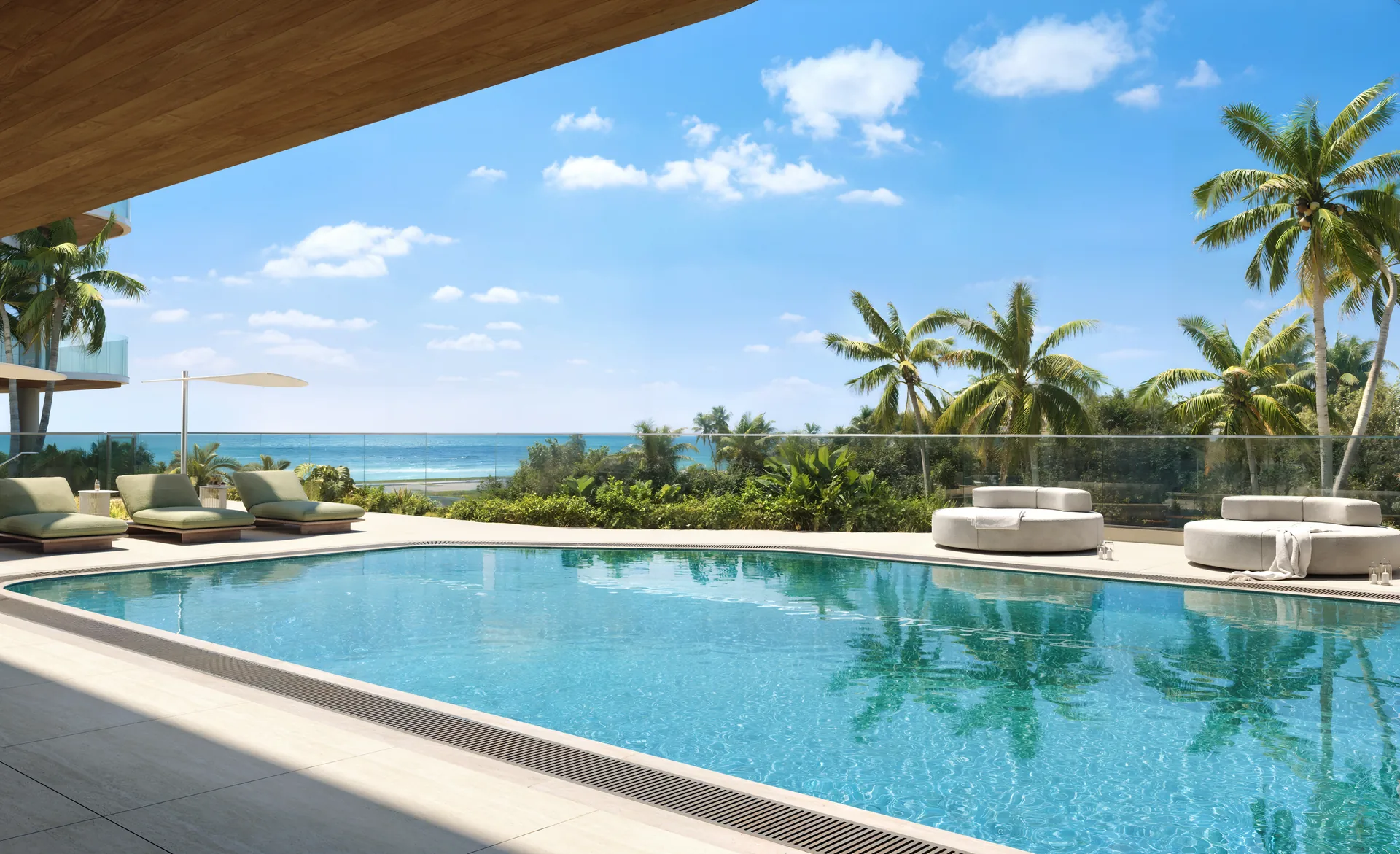 Hollywood Moon — piscina de bordes infinitos con camastros y sombrillas, jardines de palmeras y la playa y el océano al fondo