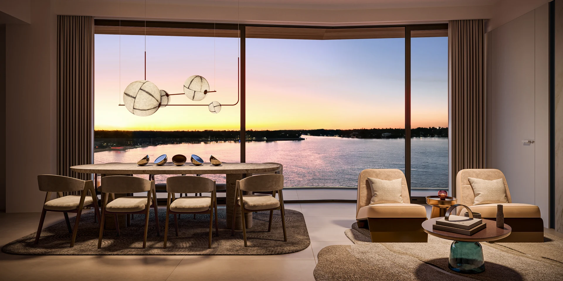 Hollywood Moon — comedor de una residencia frente al ventanal curvo de esquina, con el atardecer sobre el canal Intracoastal