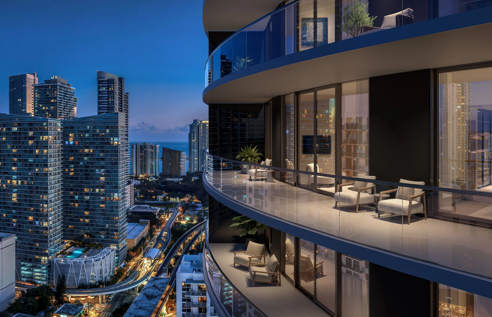 One Twenty Brickell — detalle de la fachada curva y los balcones envolventes al anochecer