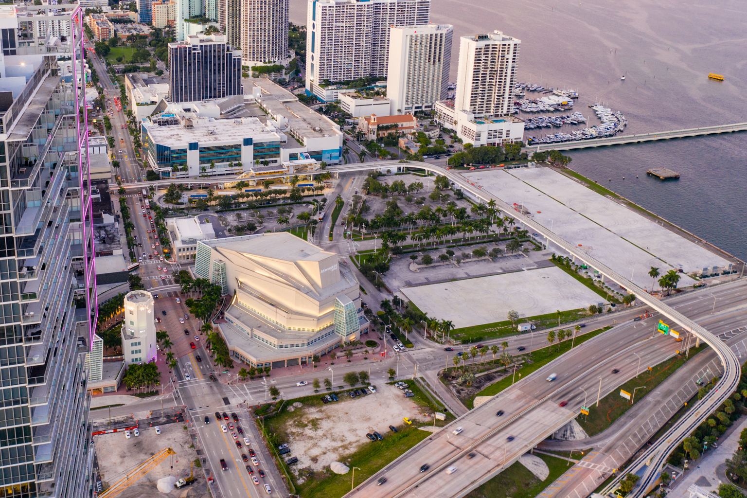 Torres frente a Biscayne Boulevard